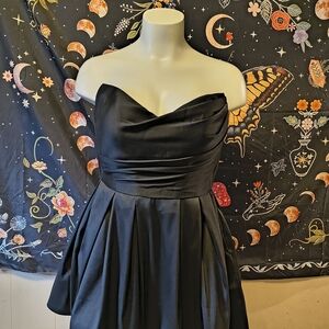 Elegant Black Strapless Dress